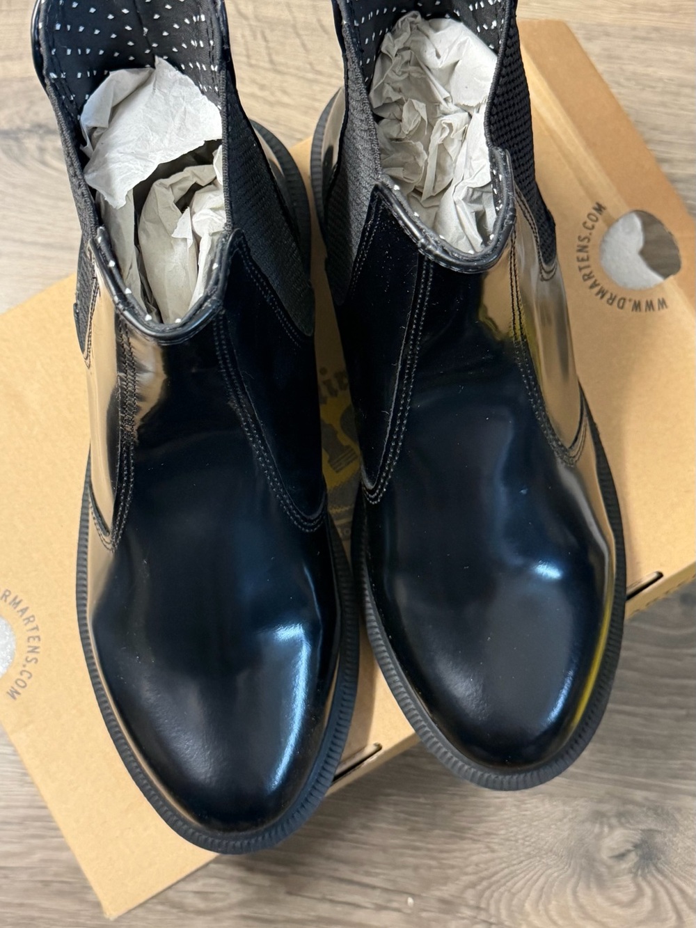 Dr. Martens Black Polished Smooth Chelsea Boots – Women’s US 7 / EU 38